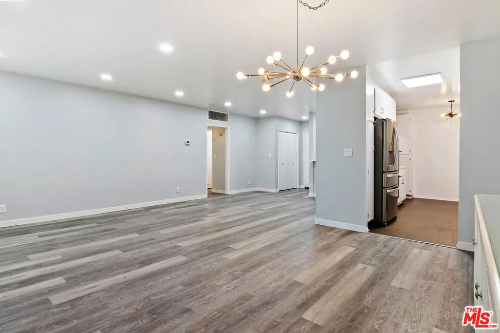 927 N Kings Road 107, West Hollywood, California 90069 home-pic-9